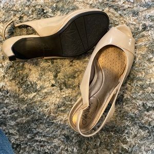 Life Stride 2 in heels, new,  worn once  sz 6.5 US No box, Nude